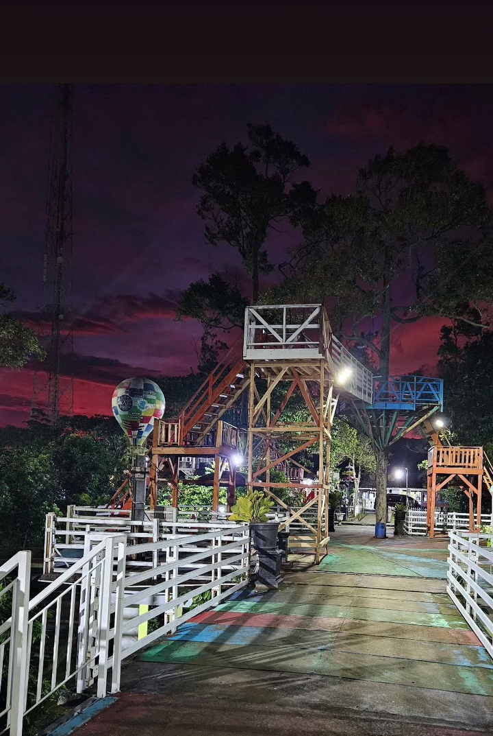 Puncak Mas Thomas